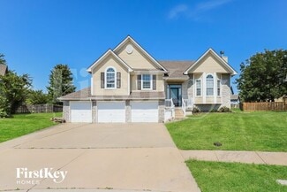 2300 SW Stone Bridge Ct, Lee's Summit, MO 64082