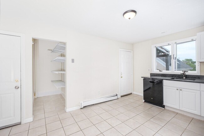 14 Kilby St unit 2, Somerville, MA 02143 - photo 4