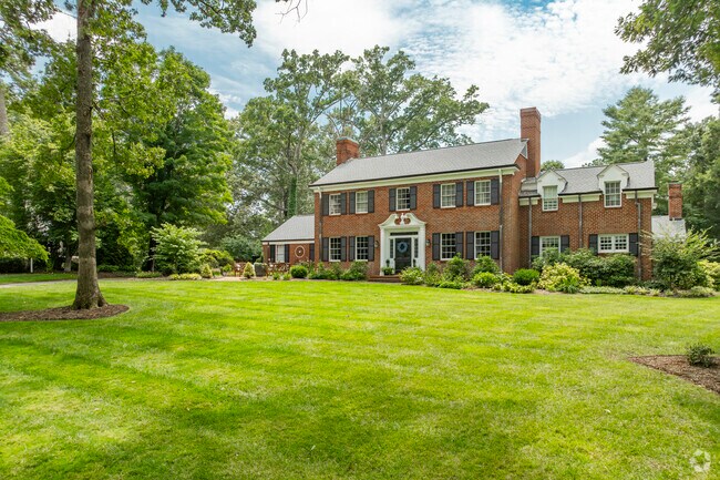 Many residents of Oakwood-Hillcrest enjoy huge properties with large yards and lots of space.