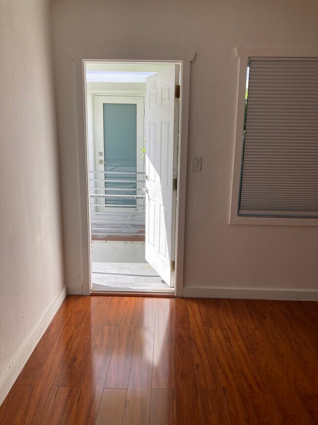 2101 Bay Dr unit 3, Miami Beach, FL 33141 - photo 2