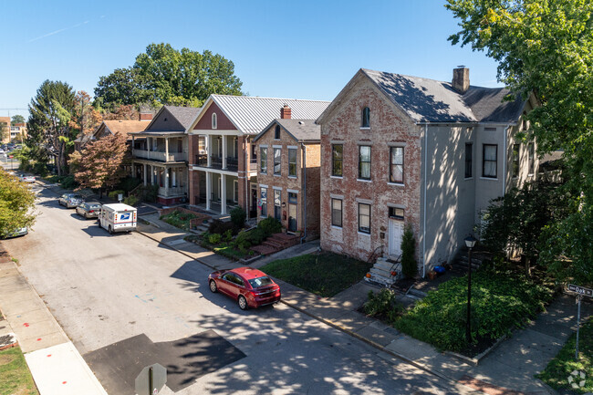 Most homes in Riverside were constructed in the late 19th century, resulting in Federal styles.