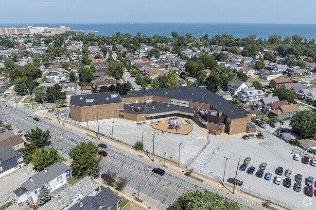Benjamin Franklin Elementary School is located conveniently in a residential area.