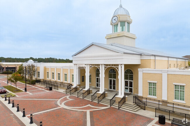 Newly built City Hall complex sits on the south side of Garden City.