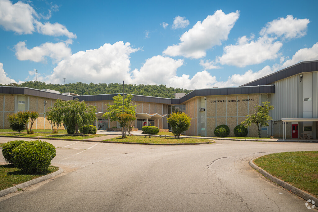 Ooltewah Middle School is located in the Ooltewah Center neighborhood.