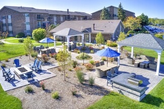 136 Greenway Trail, Carol Stream, IL 60188