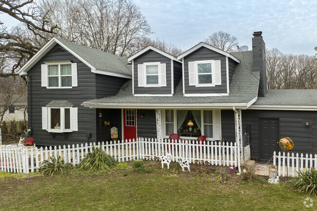 Modern traditional homes in Union are popular in the area.