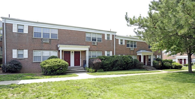 Summit Manor, Hackensack, NJ 07601 - photo 2