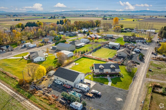 Kimberly combines rural charm with modern conveniences, making it ideal for families and outdoor enthusiasts.