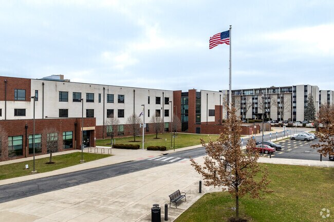 Columbus Downtown High School is located in Uptown District, Columbus Ohio.