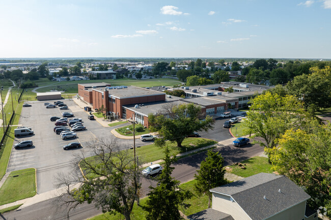 West Middle School is serves students in grades 6-8.