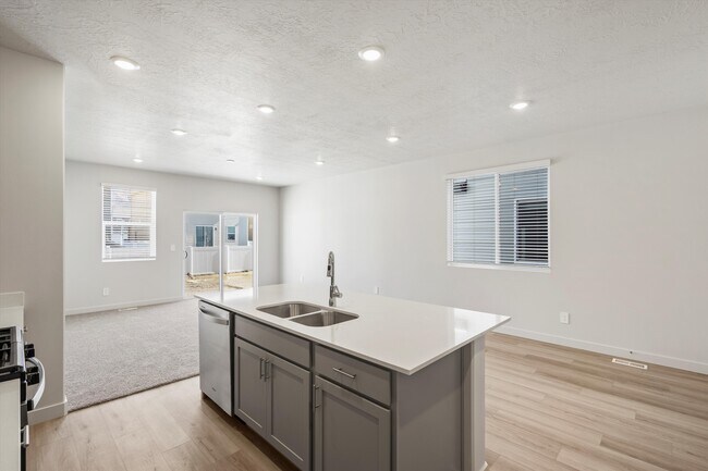 3462 N Gina St, Eagle Mountain, UT 84005 - photo 7