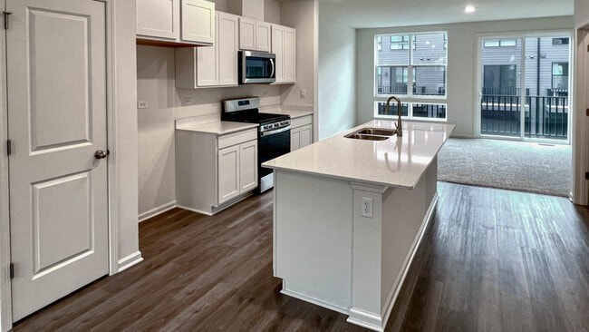 383 Summit Cir, Lombard, IL 60148 - photo 5