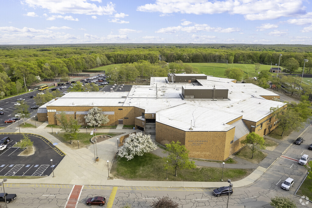 North Attleboro High School, Rankings & Reviews - Homes.com