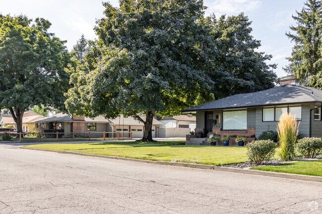 Ranch homes are common in the older suburbs of Northeast Prairie.