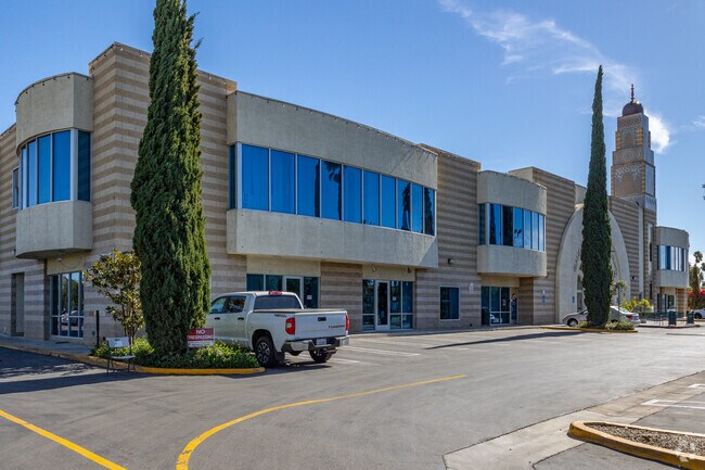 Minaret Academy has an education program that fits their students needs.
