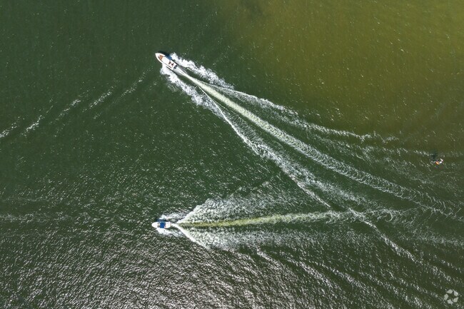 Go boating when you live in Arden on the Severn.