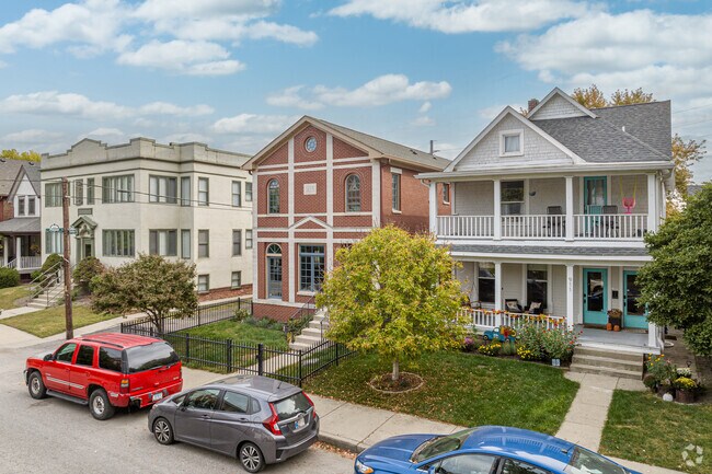Spacious homes are found on Broadway Street in the Chatham Arch neighborhood.
