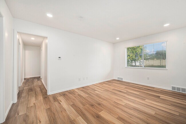 Royal Court Apartments, Overland Park, KS 66212 - photo 5