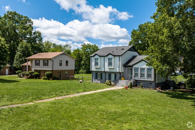 The homes in Griers Fork have large front and back yards.
