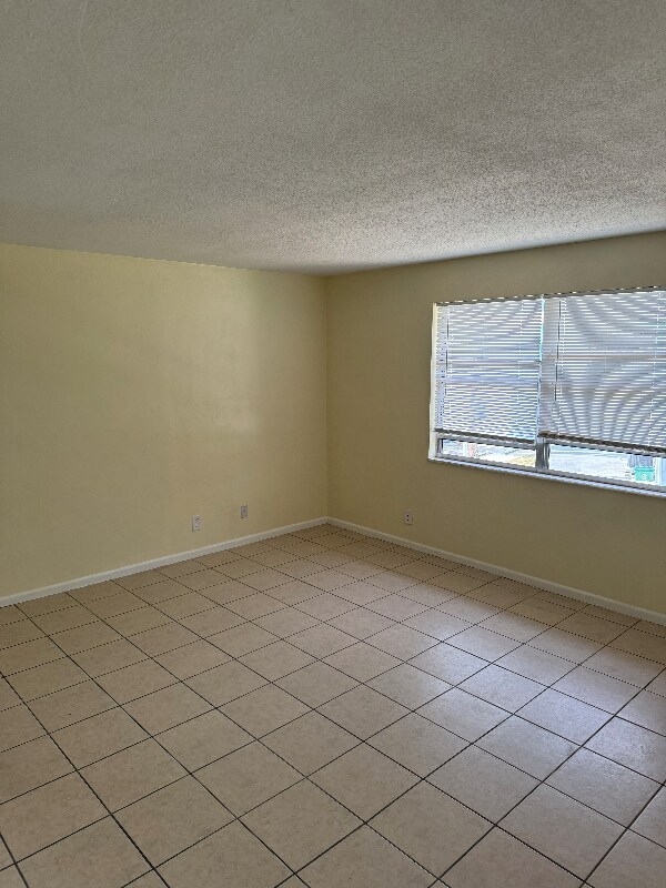 2421 N Oleander Ave unit 3, Daytona Beach, FL 32118 - photo 6