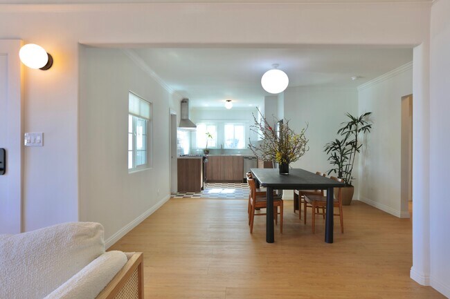 859 N Mansfield Ave unit 6900 Willoughby, Los Angeles, CA 90038 - photo 3