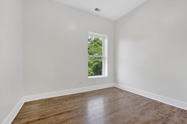 4927 S Prairie Ave, Chicago, IL 60615 - photo 2