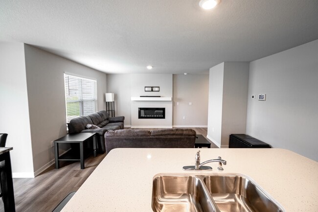 5502 144th St, Urbandale, IA 50323 - photo 3