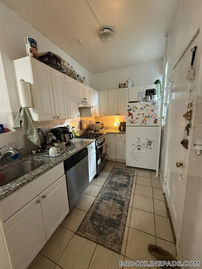 322 St Paul St unit 1, Brookline, MA 02446 - photo 6