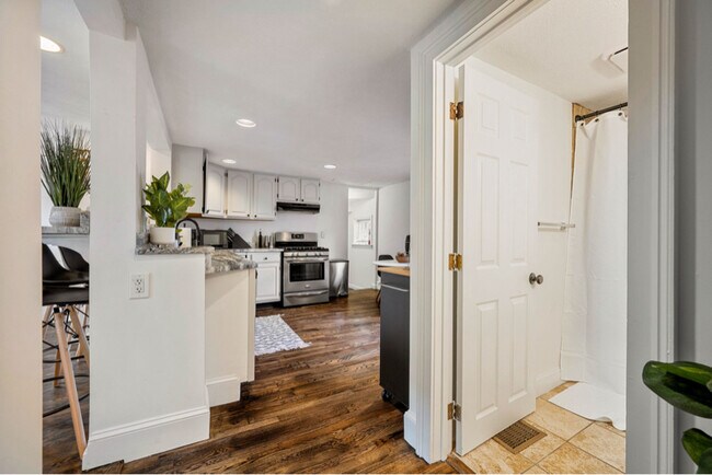 48 School St unit 1, Salem, MA 01970 - photo 5