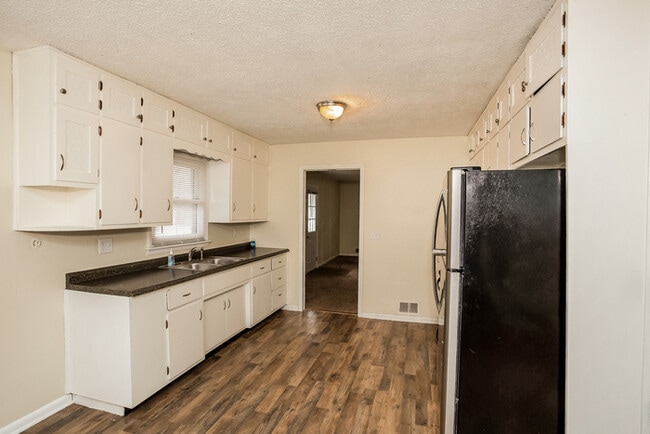 709 Ernie Lu Ave, Anderson, IN 46013 - photo 4