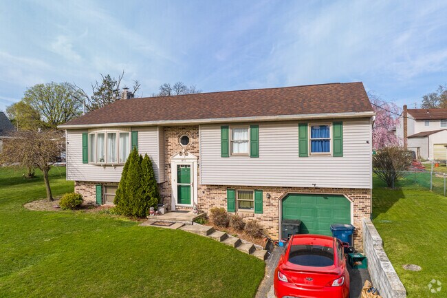 Kenhorst includes mid century Split-Level homes.