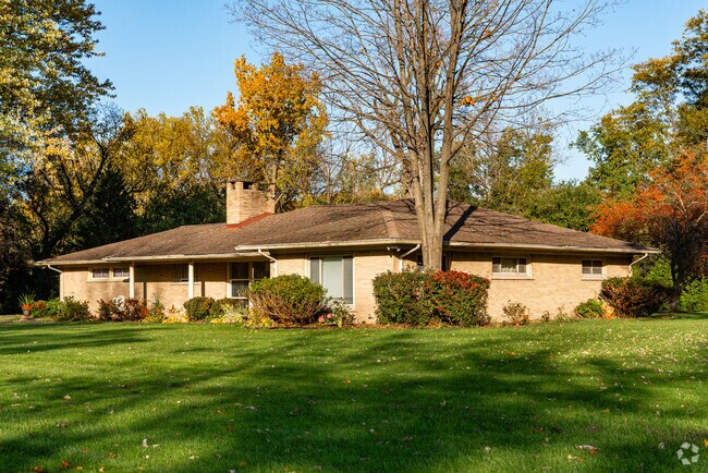 Bungalow style homes give Bingham Farms its warmth and charm.