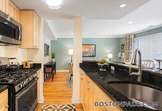 213 Independence Dr, Chestnut Hill, MA 02446
