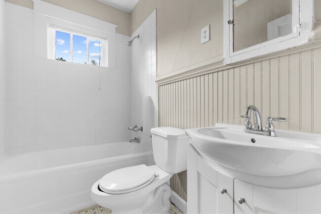 Flanagan Flats, Birmingham, AL 35205 - photo 3