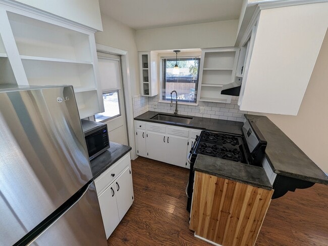 504 Long Bow Ln, Austin, TX 78704 - photo 3