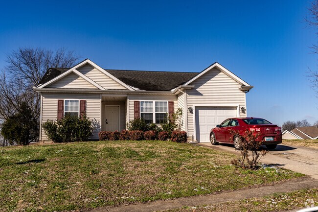 There are several ranch style homes in Bowling green.