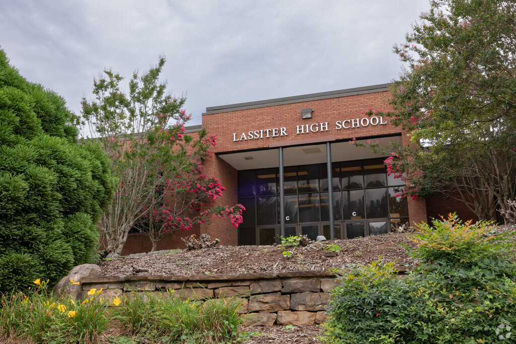 Lassiter High School gymnasium - East Cobb - 8 visitors