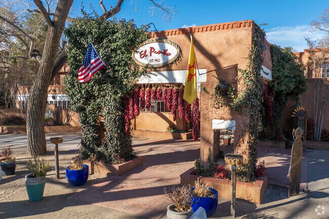 El Pinto Restaurant is a popular Mexican restaurant in North Valley that serves chips and salsa in wicker baskets and clay cups.
