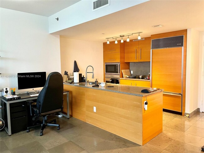 Icon Brickell Tower 1 unit 3303, Miami, FL 33131 - photo 2