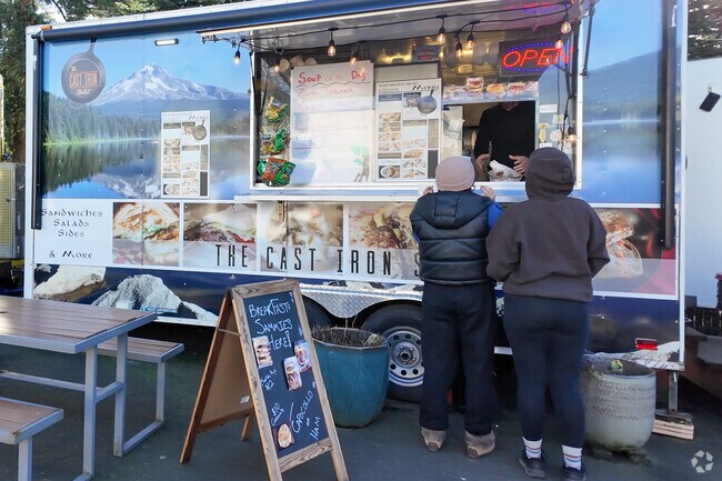 Locals and visitors alike enjoy the diverse dining options of Sandlandia.