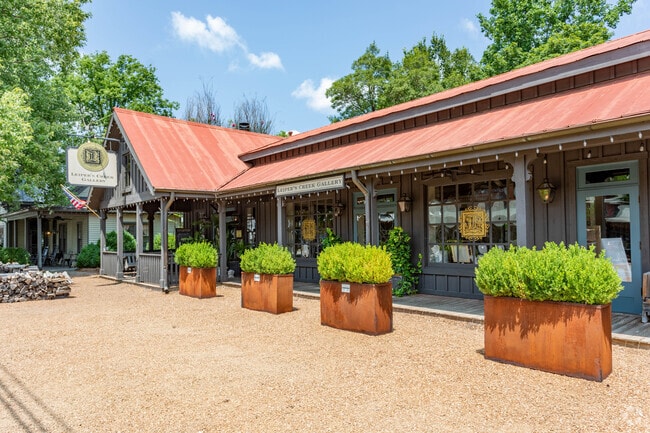 Leiper's Fork is home to several art galleries including the Leiper's Creek Gallery.