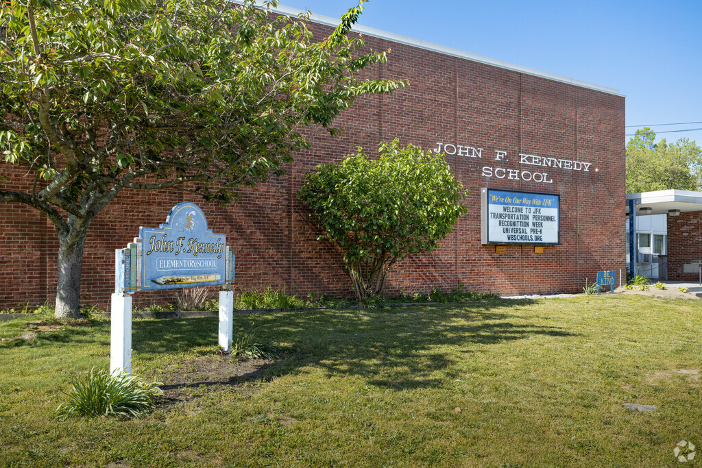 John F Kennedy Elementary School in West Babylon teaches  K-5 students.
