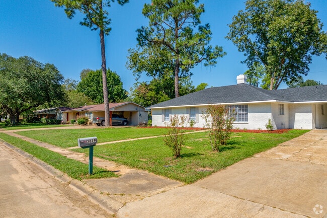 Ranch style homes are the most popular build in Martin Park.