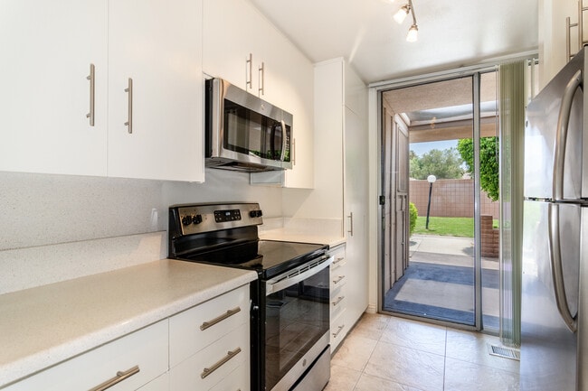 Canyon Villas Place, Palm Springs, CA 92264 - photo 3