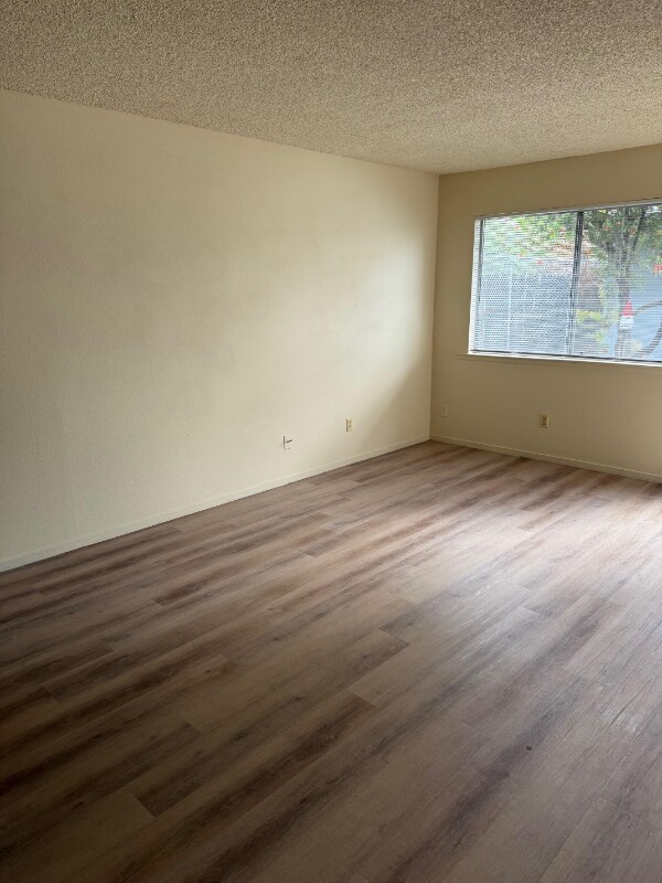 310 Center St unit D, Hanford, CA 93230 - photo 5