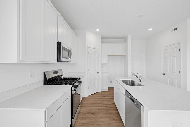 1890 Victor Higgins Dr, Shelbyville, IN 46176 - photo 7