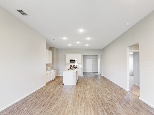 8024 Butterfield Dr unit 37163092, San Antonio, TX 78227 - photo 2