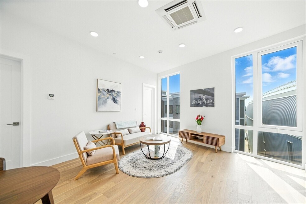 34 Hichborn St unit 204L, Brighton, MA 02135 - photo 1