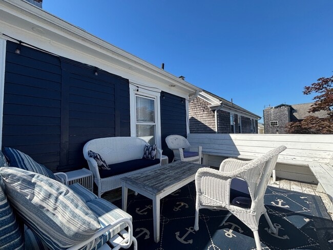 14 Dixon St, Newport, RI 02840 - photo 4