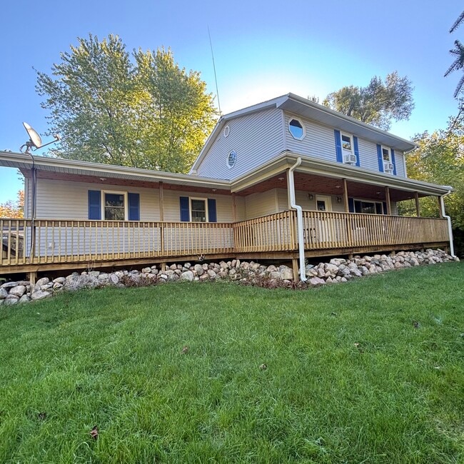 15205 Wacousta Rd, Grand Ledge, MI 48837 - photo 2